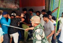 ফের ‘স্লোগান’ বিতর্ক, ভোটের ৭২ ঘন্টা আগে তৃণমূল-বিজেপি’র হাতাহাতিতে উত্তপ্ত হাওড়ার বামনগাছি। কেন্দ্রীয় বাহিনীর বিরুদ্ধে ‘লাঠিচার্জে’র অভিযোগ তৃণমূলের