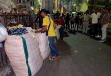 আপাতত কাটল ‘জট’, প্রশাসনের গাইডলাইন এবং নিয়মশৃঙ্খলা মেনেই বসলো মঙ্গলাহাট। তবে রাস্তায় নয়, হাট বসলো ‘ফুটপাতে’