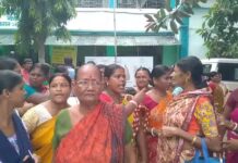 অন্নপূর্ণা ভাণ্ডারের টাকা না পাওয়ায় বাগনানে বিডিও অফিসে বিক্ষোভ মহিলাদের