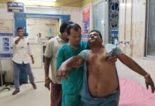 পিয়ালীতে ১০০ টাকার জন্য রক্তারক্তি! রড দিয়ে পিটিয়ে পরিবারকে জখমের অভিযোগ দোকানদারের বিরুদ্ধে