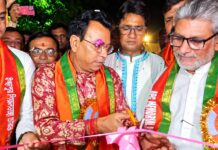 অশুভ শক্তির বিনাশ ও সমাজের অন্ধকার দূর করার বার্তা বিধায়ক রুদ্রনীল ঘোষের, ইছাপুর শিয়ালডাঙায় এ পি জি মেমোরিয়ালের পুজো উদ্বোধনে